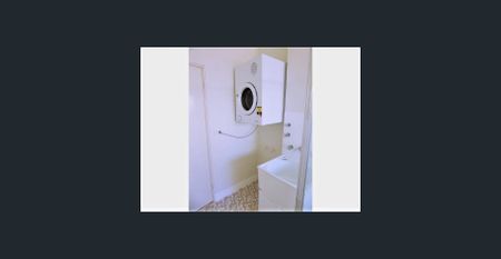 Convenient Location! walk to transport and shops, sunny balcony! - Photo 2