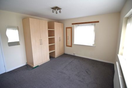 To Let 2 Bed Apartment - Photo 5