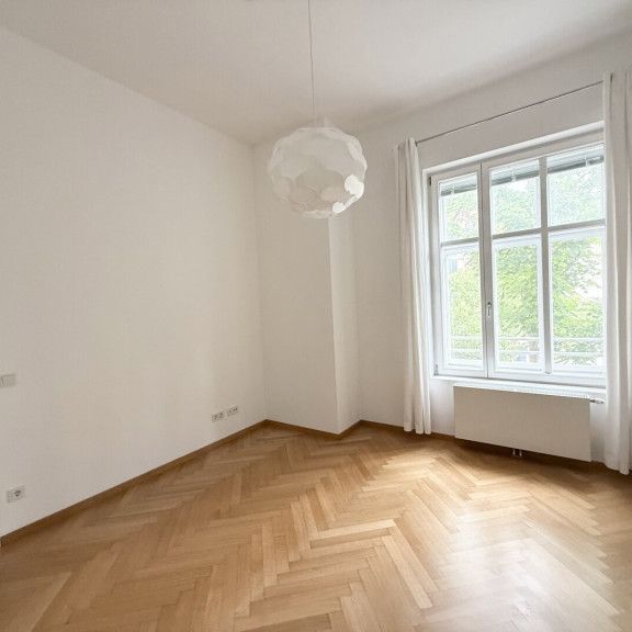 Schöner Altbau in einer parkähnliche Anlage! - Foto 1