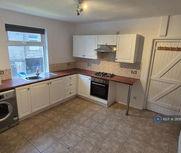 2 bedroom end of terrace house to rent - Photo 4