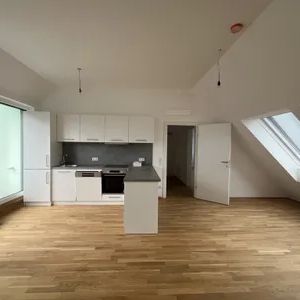 Beautiful four-room roof top apartment with a terrace in a prime location - Wunderschöne 4 Zimmer Dachterrassenwohnung in Top Lage - Photo 3