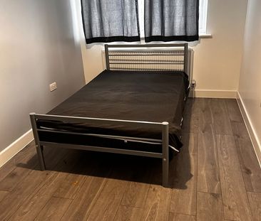 Room in a Shared House, Atkinson Road, E16 - Photo 1