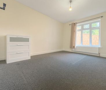 1/2 Bedroom Flat To Let - High Wycombe - Photo 2