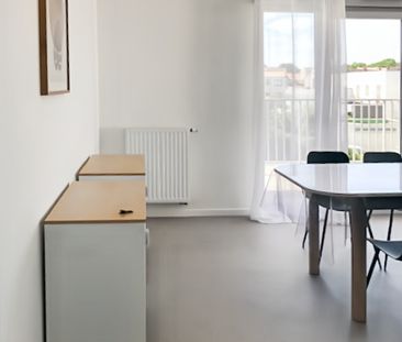 Location Appartement 3 pièces Meublé 61m² LA ROCHE SUR YON 85000 - Photo 2