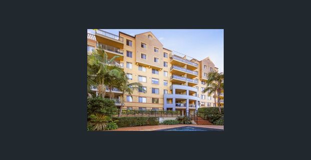 Top Floor Apartment, Your Cozy Retreat Close to Everything! - Photo 1