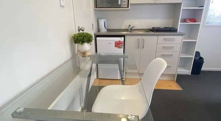 Self Contained Studio Close to the University - Photo 3