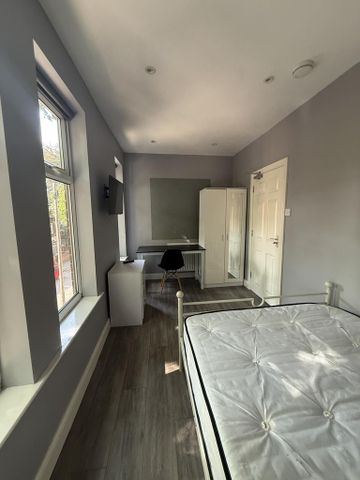 6 bedroom end of terrace house to rent - Photo 4