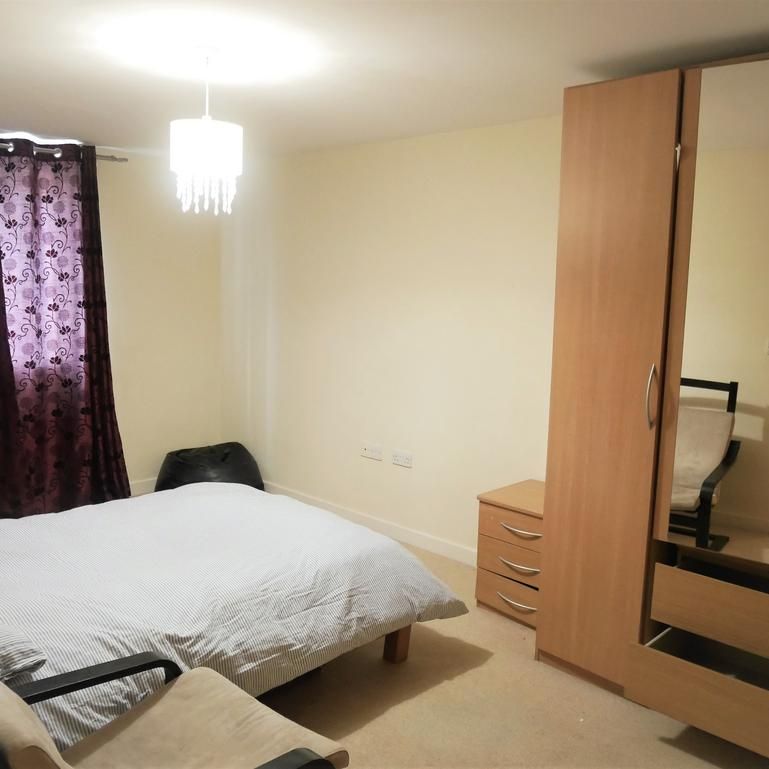1 bedroom in a house share to rent - Photo 2