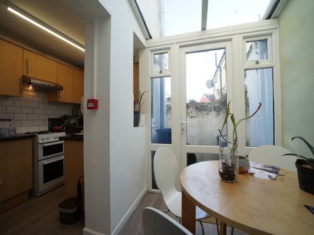 13 Albert Street - Photo 3