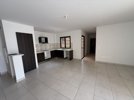 Location Appartement 3 pièces 68m² ST DENIS 97490 - Photo 5