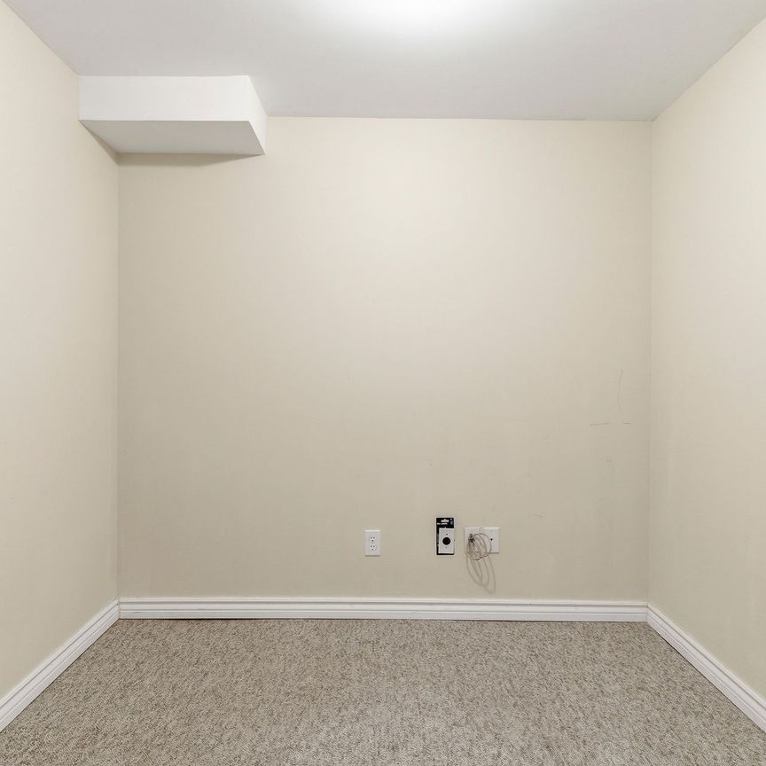 For Lease - 8 Venture Avenue, Richmond Hill, Ontario - Photo 1