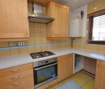 2 bedroom end of terrace house to rent - Photo 2