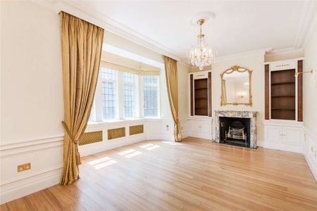 Situated on the first floor of this period conversion, the property offers a light and airy South facing reception room. - Photo 2