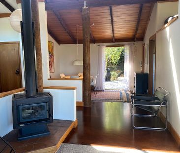 Charming 2BR Home with Lush Garden - Photo 5