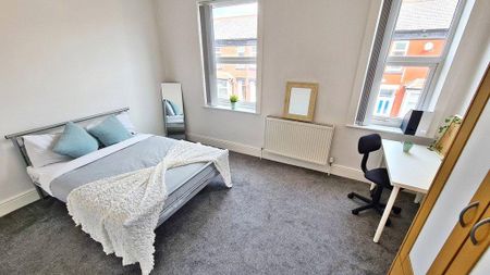 4 bedroom terraced house to rent - Photo 4