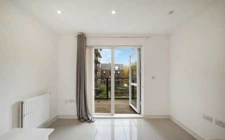 Contemporary Two-Bedroom Apartment with Balcony and Secure Parking - Photo 5