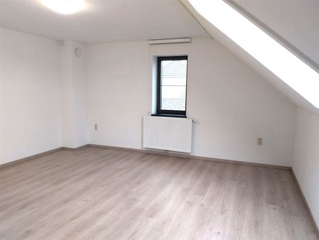 TE HUUR: Zeer ruim duplex appartement met 3 slaapkamers te Zolder! - Photo 4