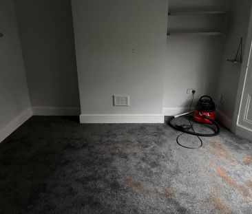 4 bedroom terraced house to rent - Photo 2