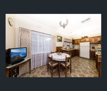 Spacious Family Living on a Massive Block in Prime Thomastown Location - Photo 5