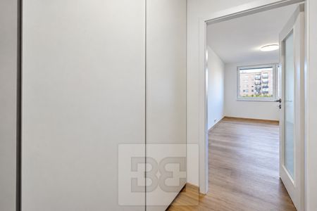 Pronájem bytu 1+kk a garsoniéry 29 m², Pivcova 956, Praha Hlubočepy - Photo 2