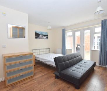 3 bedroom semi-detached house to rent - Photo 1