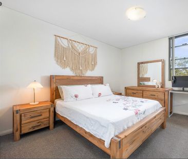 Park Views, Perfect Location - Photo 5