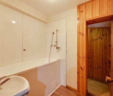 4 bedrooms house in Moonah Center Available NOW - Photo 6