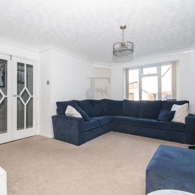 4 bedroom detached house to rent - Photo 1