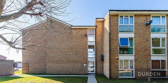 Trotwood, Chigwell - Photo 2