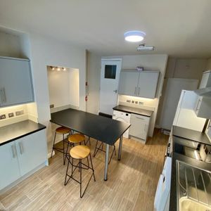17 Hart Street, NG7 1SF, NOTTINGHAM - Photo 2