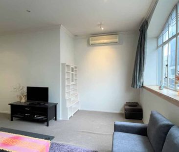 Inner City Living at it's very Best - Photo 5