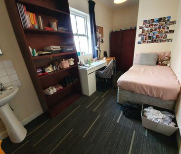 8 Bed Student Accommodation - Photo 1