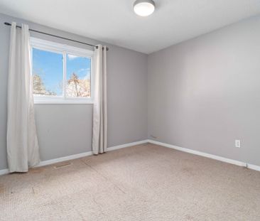 For Lease - 53 Courtleigh Square, Brampton, Ontario - Photo 4