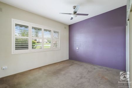 SPACIOUS FAMILY HOME WITH ADDED SELF-CONTAINED UNIT - Photo 4