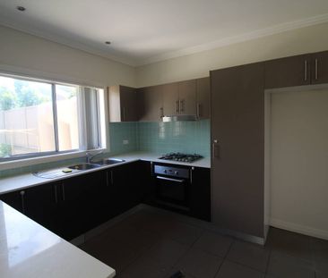SPACIOUS 2 BEDROOM DUPLEX - Photo 5