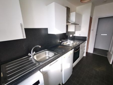 2 Baldovan Terrace, Maryfield, Dundee - Photo 3