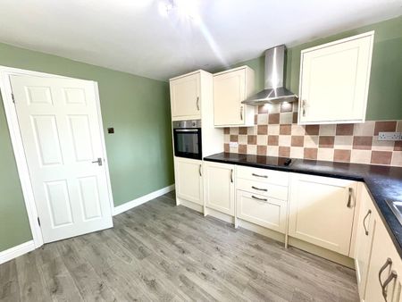 2 Bed Flat, Farr Drive, CV4 - Photo 2