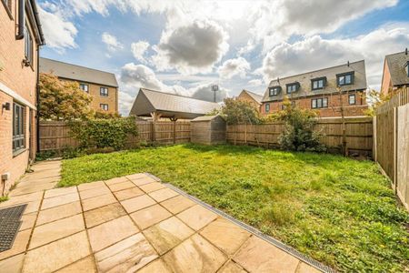 Bridges Avenue, KT8, London - Photo 4