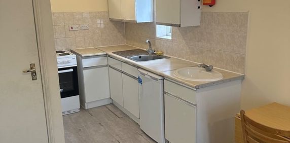 Studio Flat, Station Road, N11 - Photo 2