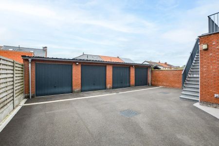 Duplex appartement met 2 slpks en 2 garages in centrum Eernegem - Photo 3