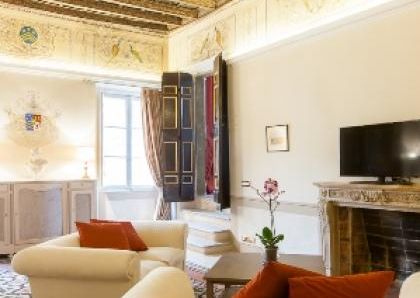 Center-Historic Jewish Quarter: Elegant apartment situated in beautiful Palazzo Nobiliare. Entrance, spacious living with original wood frescoed ceilings, large modern dining and kitchen, 4 bedrooms, 4 Baths, small terrace. #1527