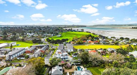 Riverside Retreat: 3BR Townhouse with views - Photo 4