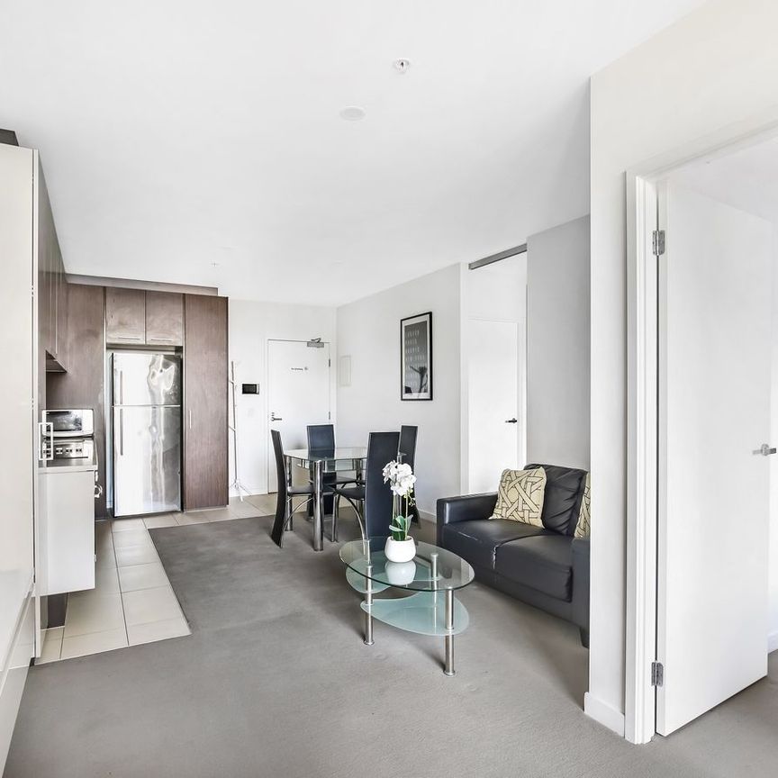 Furnished 1 Bedroom Apartment With Stunning City Views - Photo 1