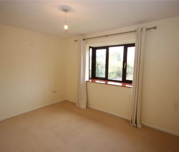 1 Bedroom Flat / Apartment - St. Michaels Close, Fleet - Photo 1