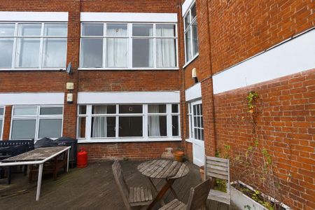 3 bedroom flat to rent - Photo 4