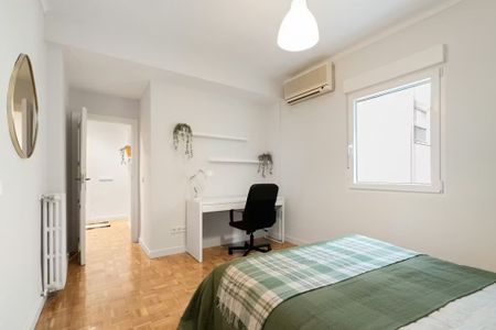 Calle del Duque de Sevilla, Madrid, Community of Madrid 28002 - Photo 2