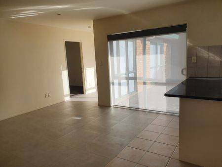 Manukau Heights - 4 brm, 2 bathroom - Photo 5