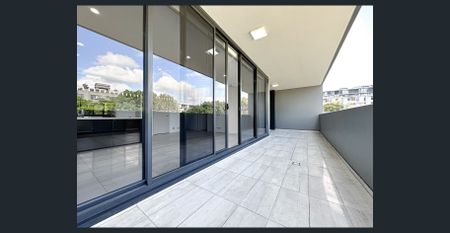 Spacious living room | Large size bedrooms | Huge balcony - Photo 2