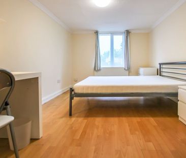 Kinson, Bournemouth - Photo 5