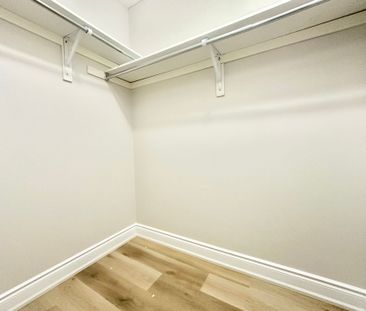 For Lease - 3682 Banff Court, Mississauga, Ontario - Photo 6